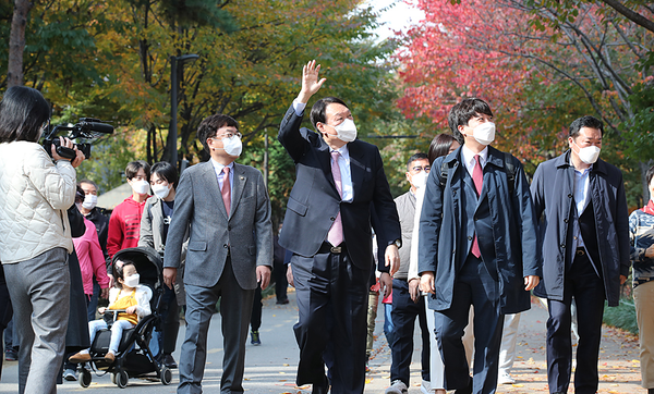 11월 6일 서울 마포구 한 카페에서 윤석열 대통령 후보와 이준석 당 대표가 오찬회동을 하고 있다(사진=국민의힘)