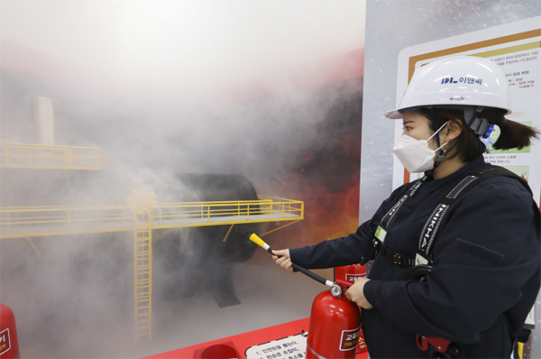 DL이앤씨 안전체험학교에 설치된 화재진압 체험 교육(사진=DL이앤씨)