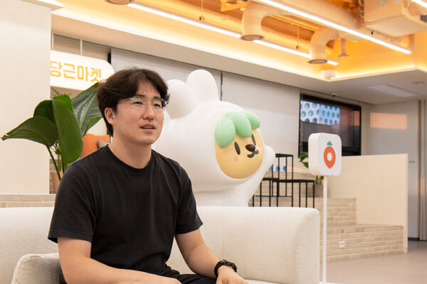 김용현 당근마켓 공동대표이사가 대화 중이다(사진=당근마켓)