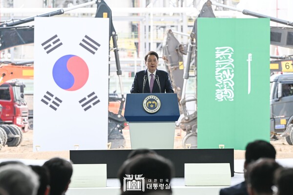윤석열 대통령이 3월 9일 울산 S-OIL 온산공장에서 열린 샤힌 프로젝트 기공식에 참석해 인사말을 하고 있다. (사진=대통령실)