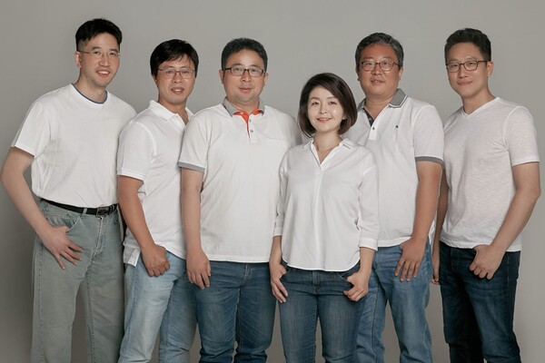 스트라드비젼 임직원(맨 왼쪽 김준환 대표)