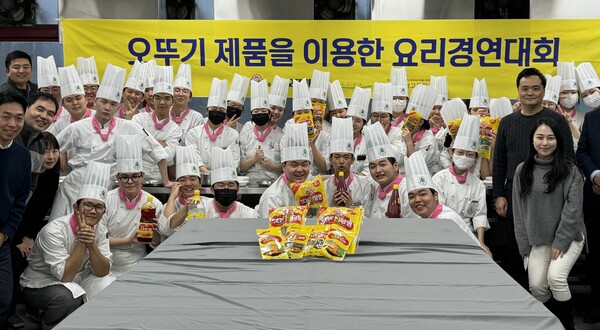 지난해 12 월 18 일 한국조리과학고등학교에서 열린 ‘ 제14회 오뚜기 창작요리경연대회' 시싱식 모습.