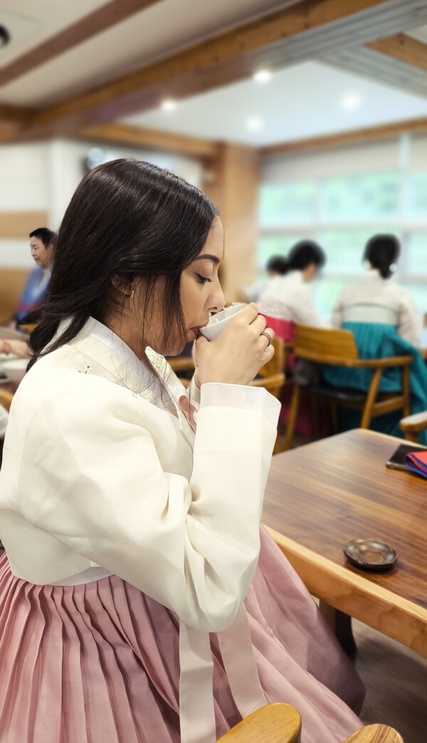 우리나라 차 시배지 하동에서 다례를 체험할 수 있다.