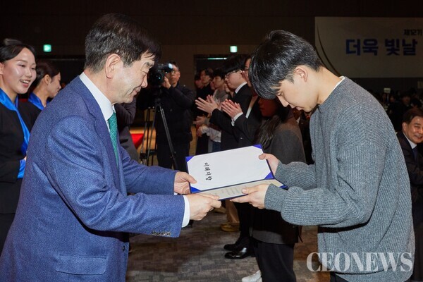 SNT그룹은 운해장학재단을 통해 지역밀착형 ESG경영을 펼치고 있어 주목받고 있다.