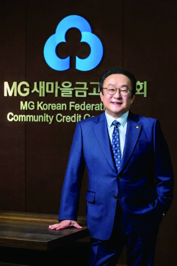 김 회장의 리더십을 가장 잘 보여주는 장면은 전국 순회 간담회다. 취임 후 그는 전국 1,291개 금고와 지역본부를 직접 찾아다녔다. 일방적 브리핑이 아닌 쌍방향 소통의 자리였다.